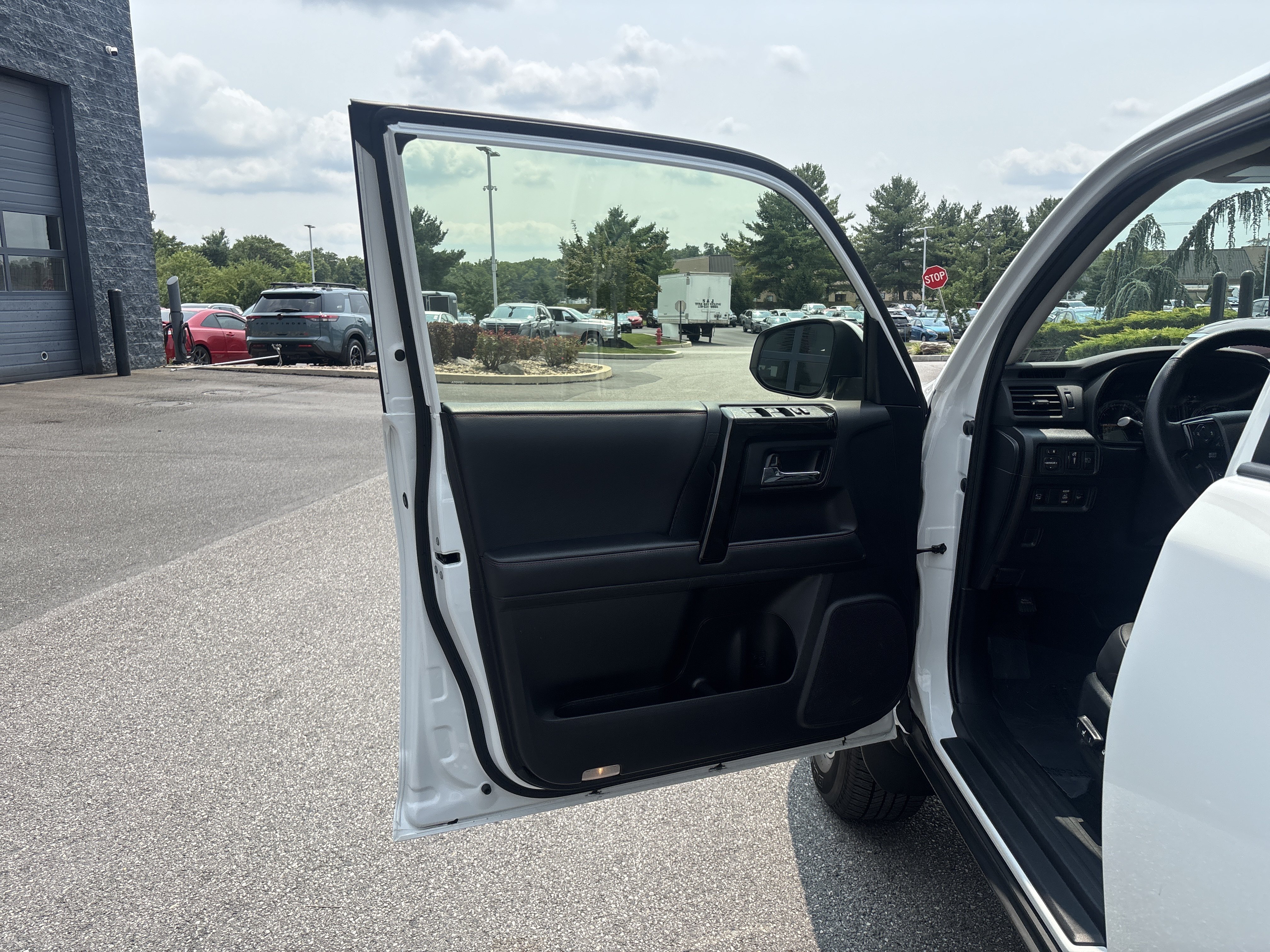 Used 2024 Toyota 4Runner TRD Off-Road Premium w/ Off Road Premium Plus Package AWD/4WD image 31