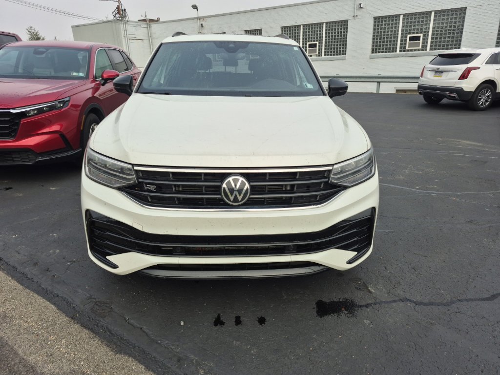 Used 2024 Volkswagen Tiguan SE R-Line AWD/4WD image 2