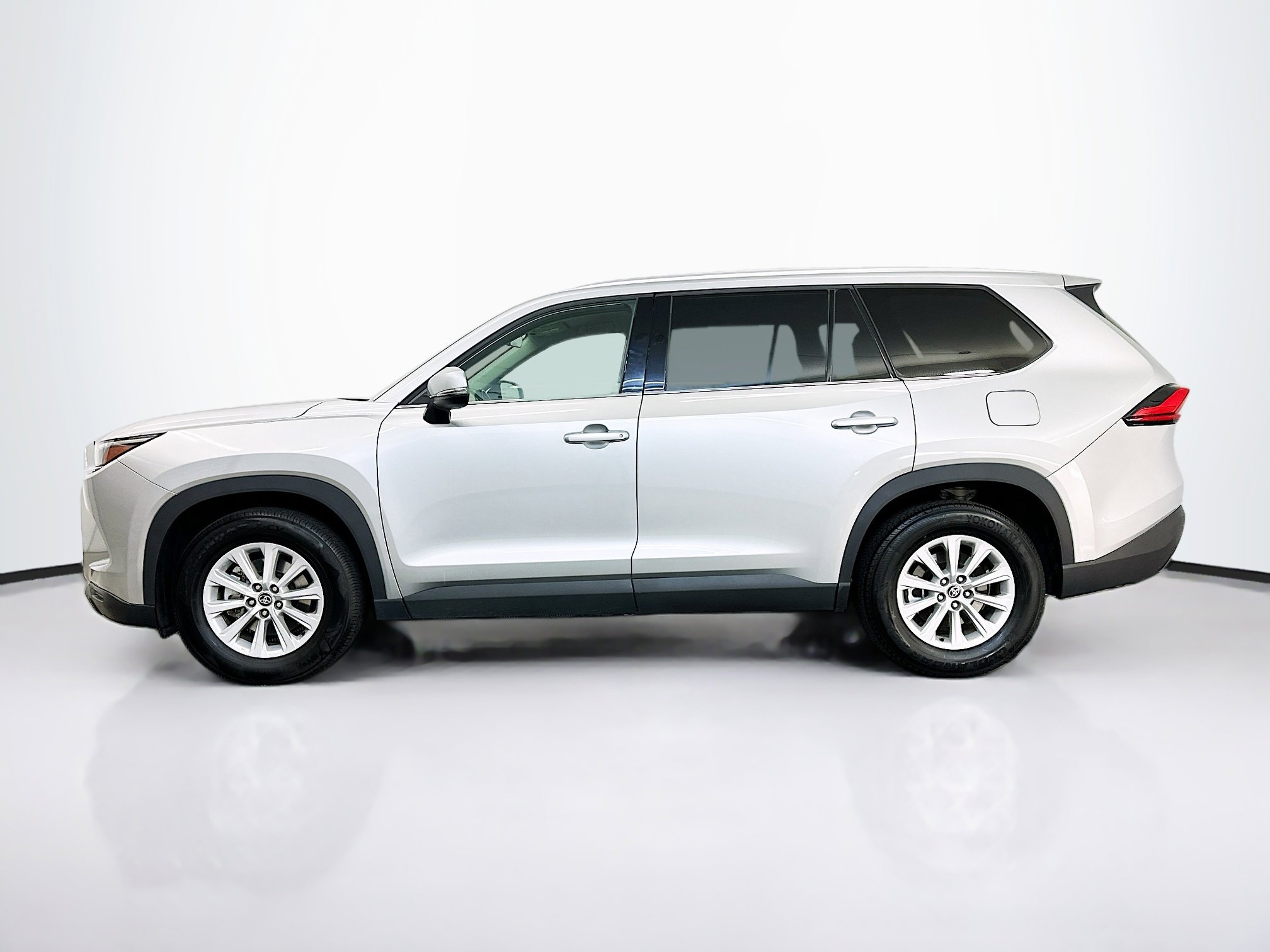 Used 2025 Toyota Grand Highlander AWD image 4