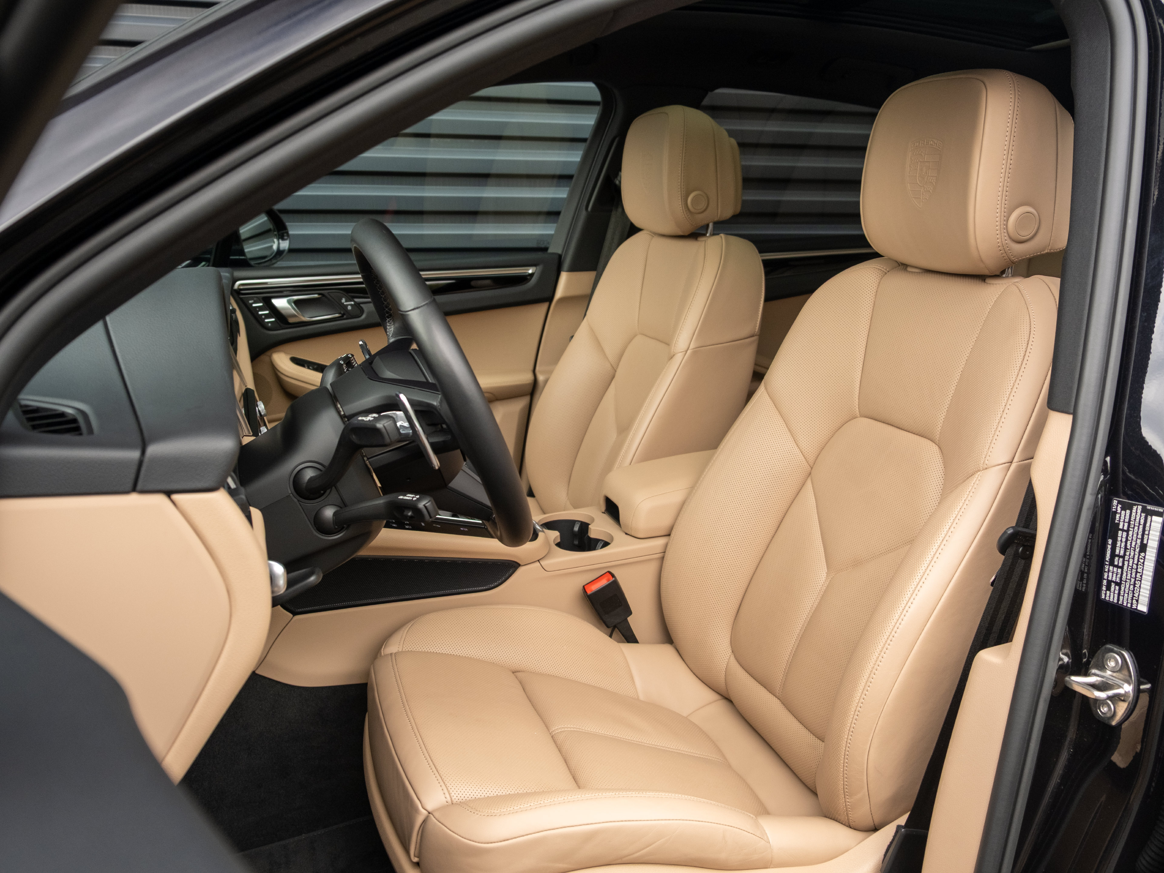 Certified 2023 Porsche Macan S AWD/4WD image 5