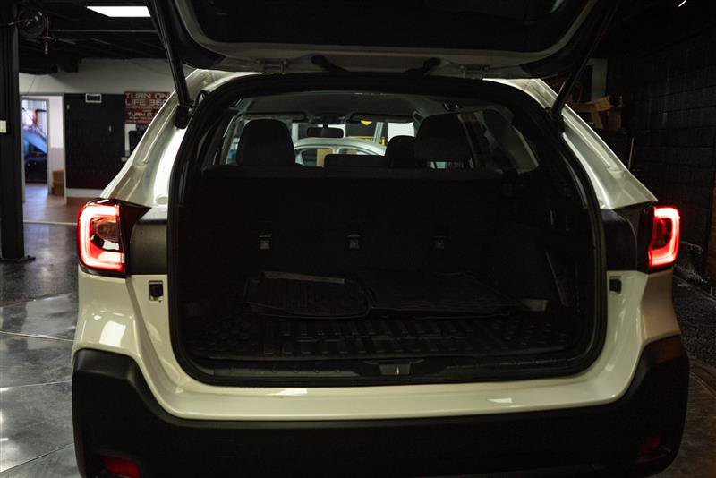 Used 2025 Subaru Outback Premium AWD/4WD image 7