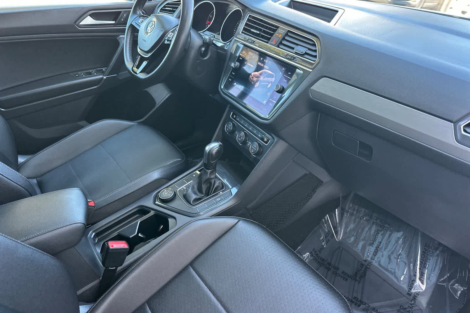 Used 2020 Volkswagen Tiguan SE AWD/4WD image 19