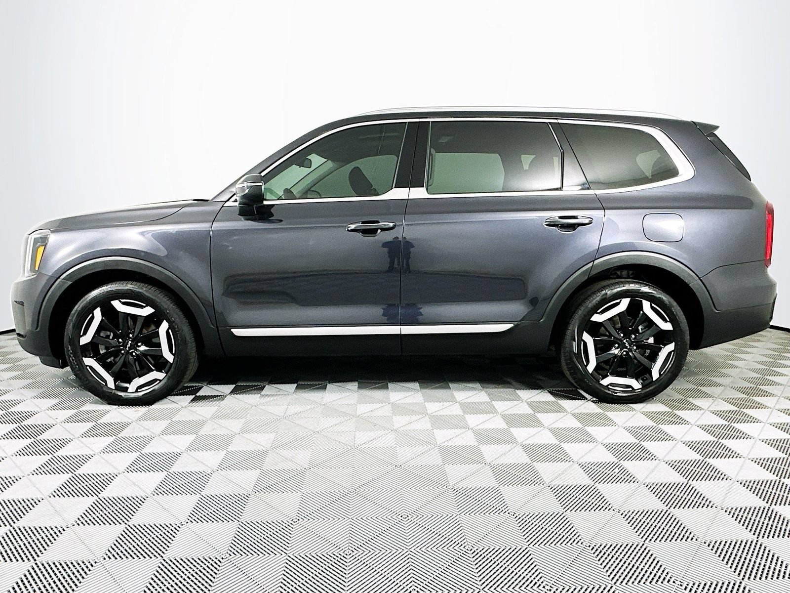 Used 2025 Kia Telluride S AWD/4WD image 7