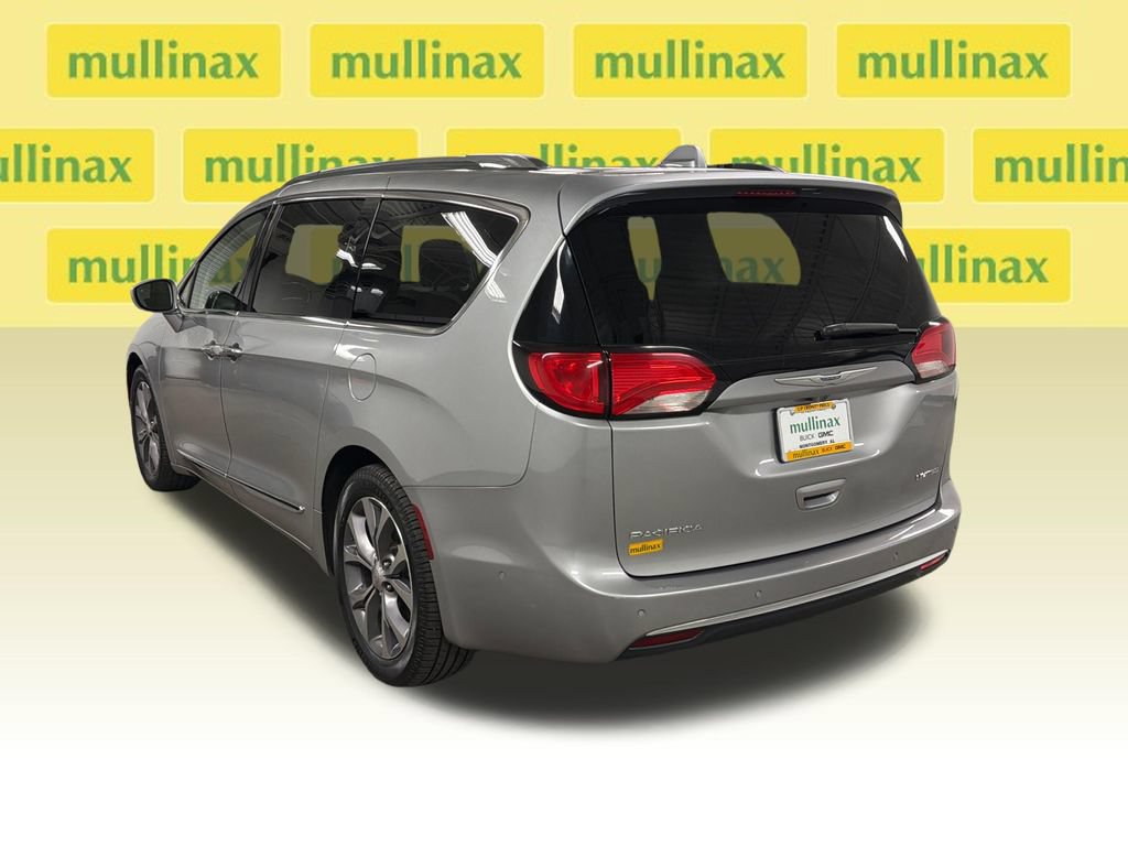 Used 2019 Chrysler Pacifica Limited w/ Tire & Wheel Group FWD image 15