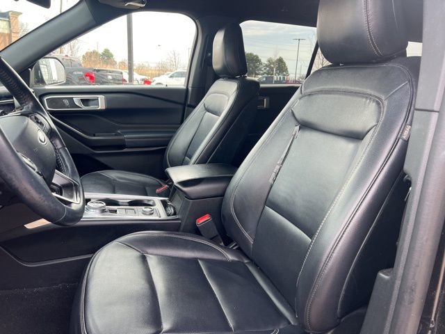Used 2020 Ford Explorer XLT w/ Equipment Group 202A AWD/4WD image 23