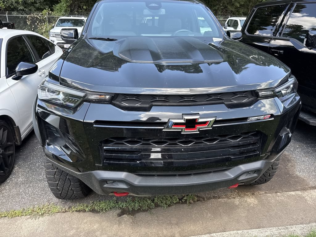 Used 2024 Chevrolet Colorado ZR2 w/ ZR2 Convenience Package III AWD/4WD image 4