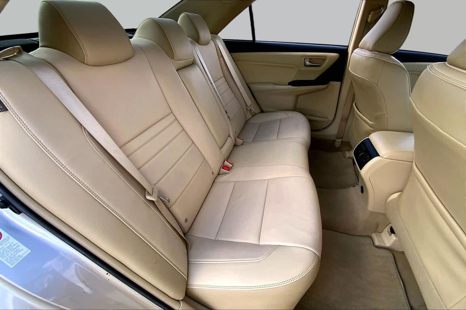 Used 2017 Toyota Camry XLE w/ Moonroof Package FWD image 19