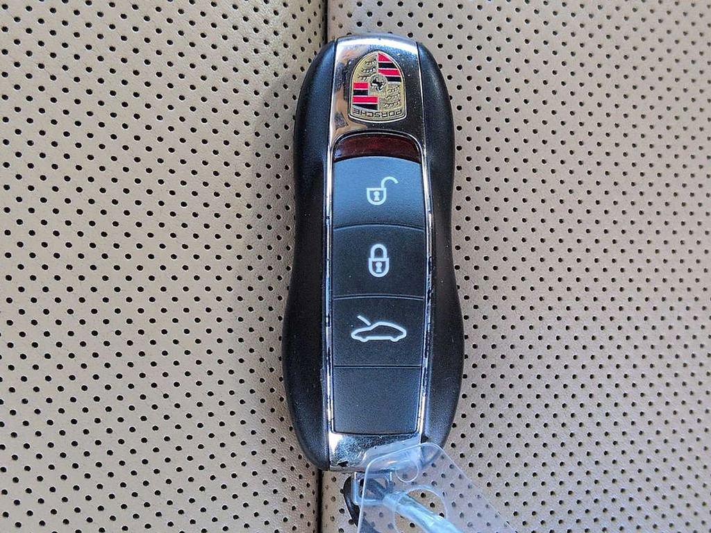 Used 2013 Porsche 911 Carrera w/ Bose Audio Pkg RWD image 33