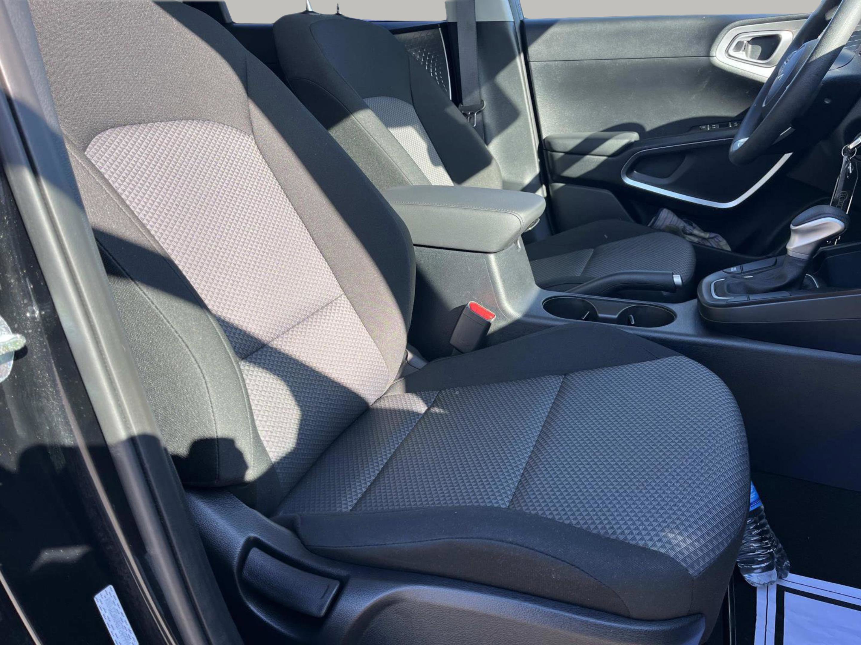 Used 2025 Kia Soul LX w/ LX Technology Package image 25