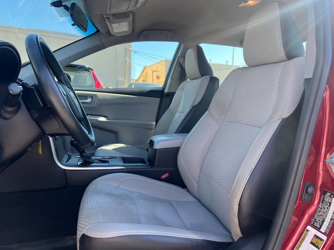 Used 2017 Toyota Camry SE image 9