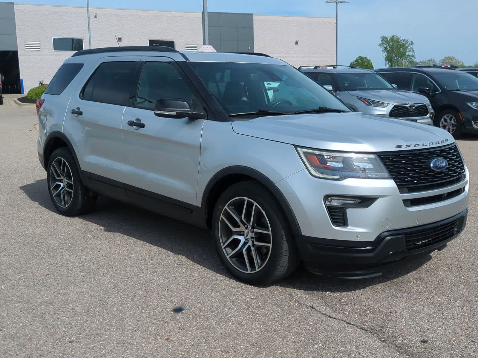 Used 2018 Ford Explorer Sport w/ Equipment Group 401A AWD/4WD image 2