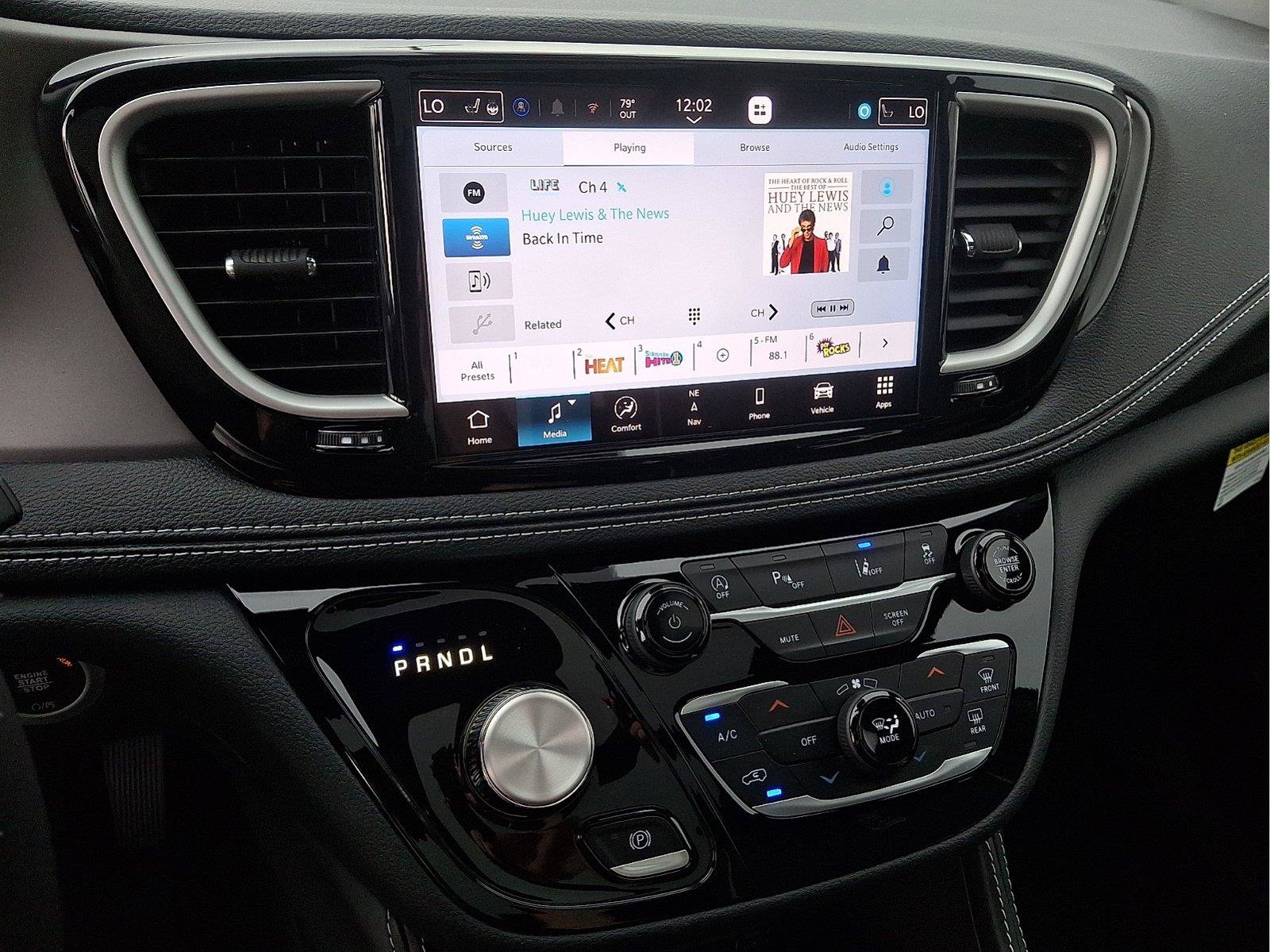 New 2027 Chrysler Pacifica Limited AWD/4WD image 13