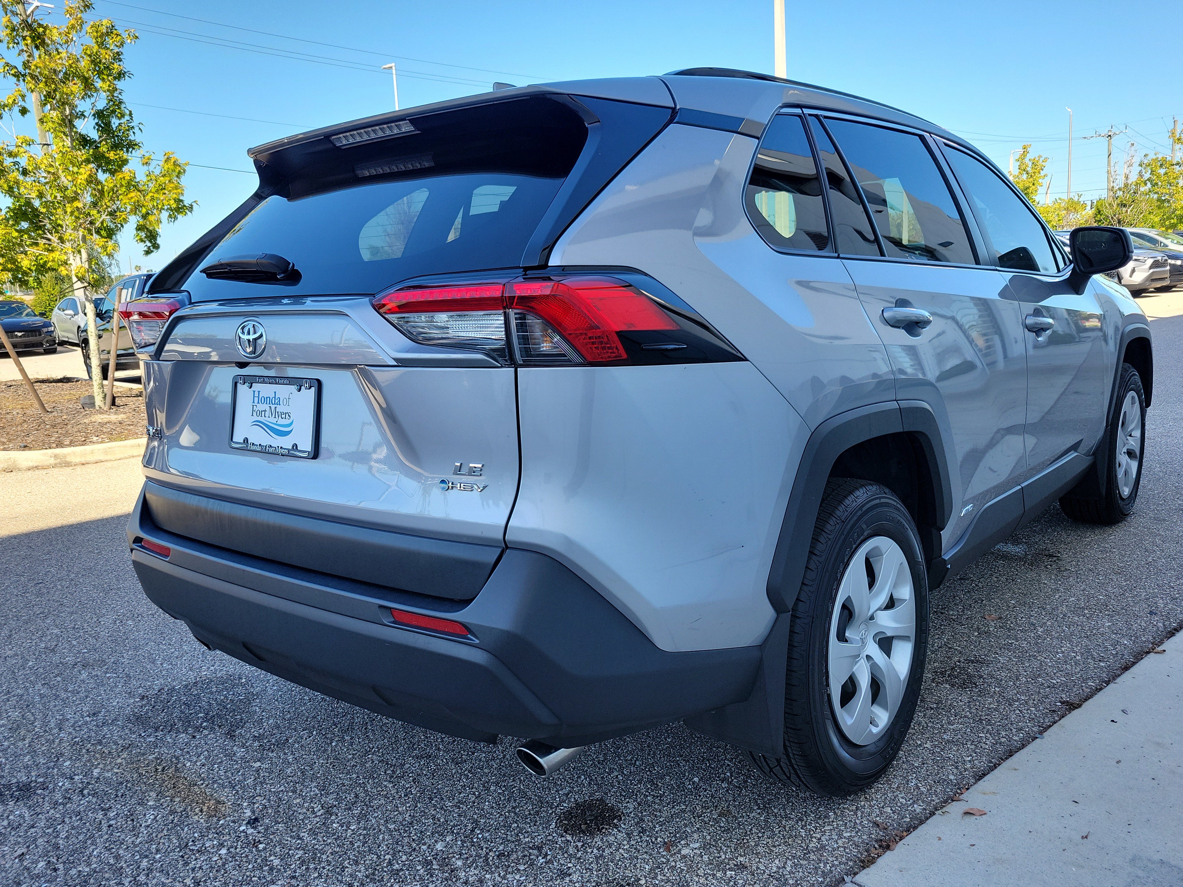 Used 2025 Toyota RAV4 LE AWD/4WD image 6