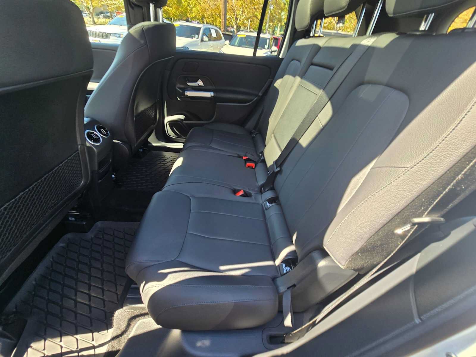 Used 2024 Mercedes-Benz GLB 250 4MATIC image 17