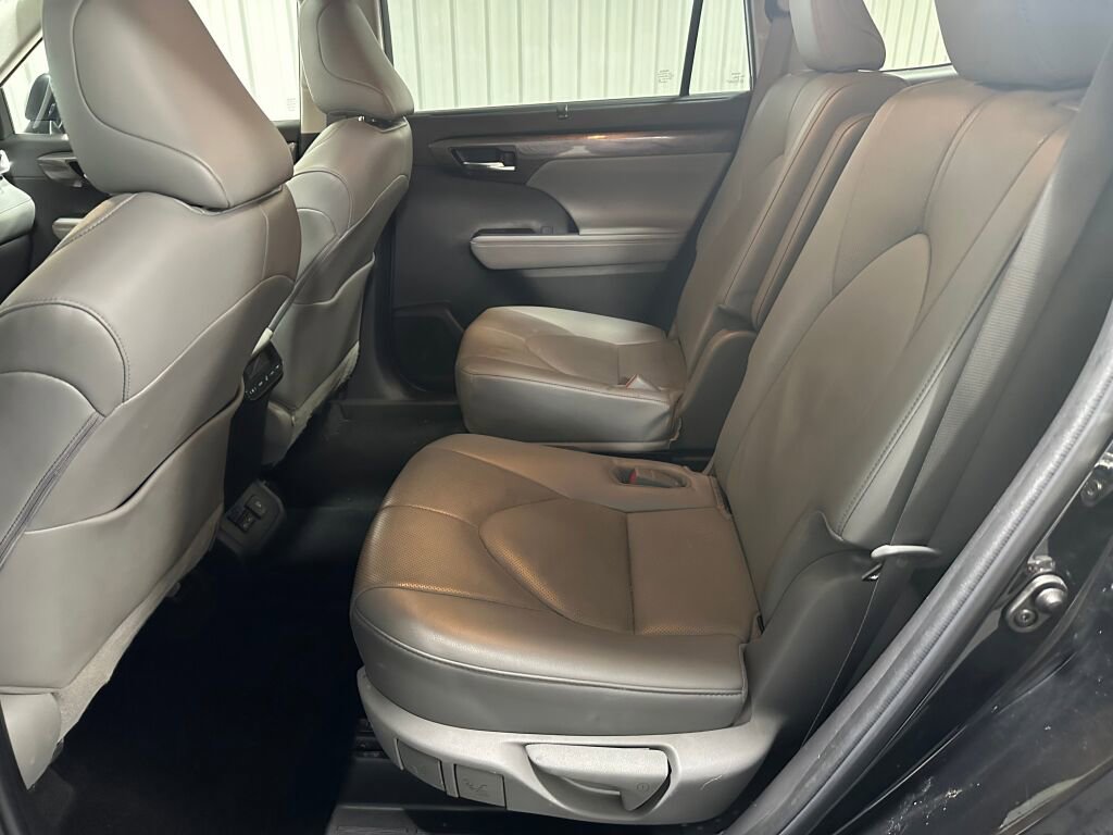 Used 2022 Toyota Highlander Limited AWD/4WD image 11