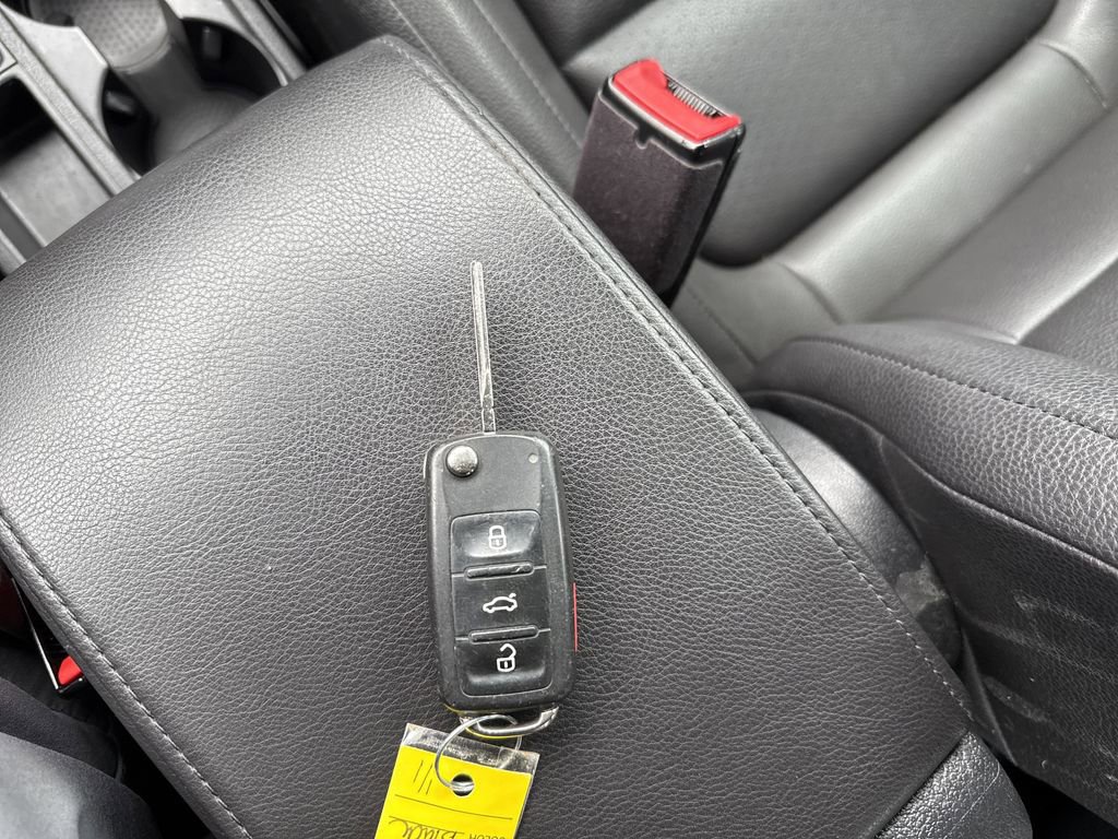 Used 2017 Volkswagen Tiguan S image 26