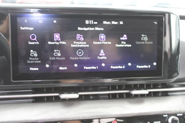 Used 2024 Kia Carnival EX image 27