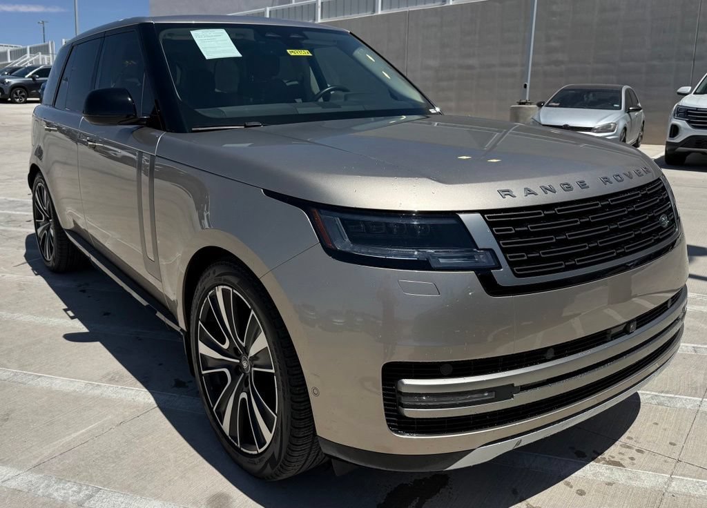 Used 2024 Land Rover Range Rover SE AWD/4WD image 2