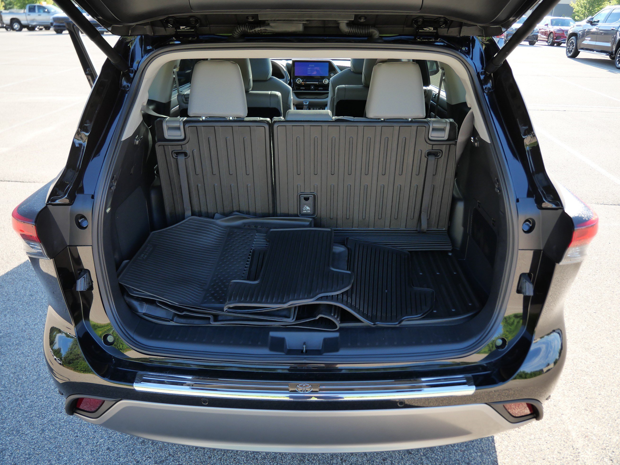 Certified 2026 Toyota Highlander Platinum AWD/4WD image 19