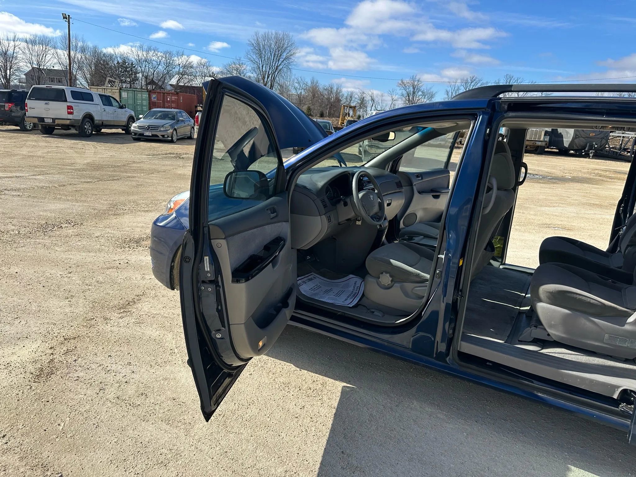 Used 2004 Toyota Sienna CE image 10