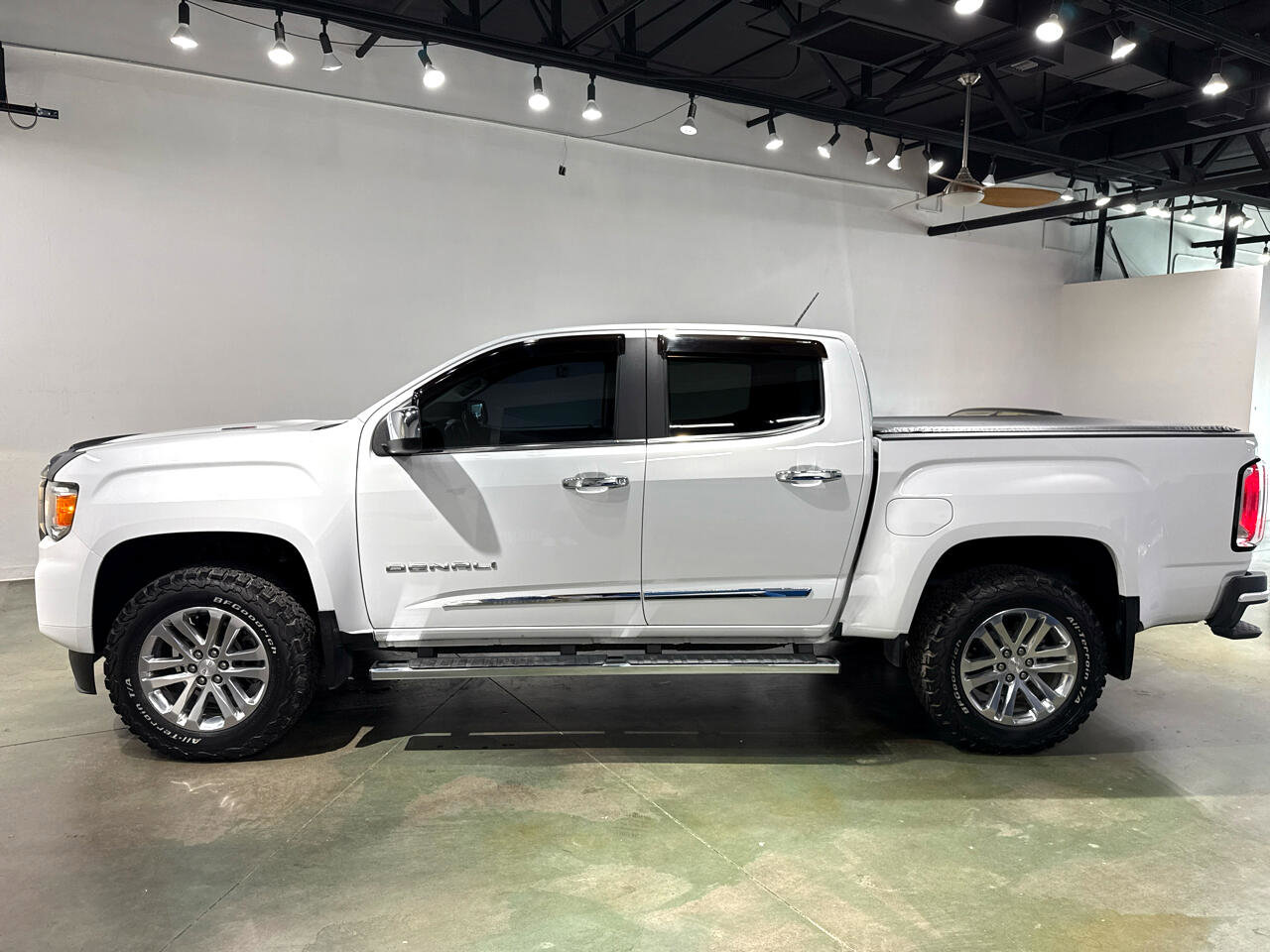 Used 2021 GMC Canyon Denali image 4