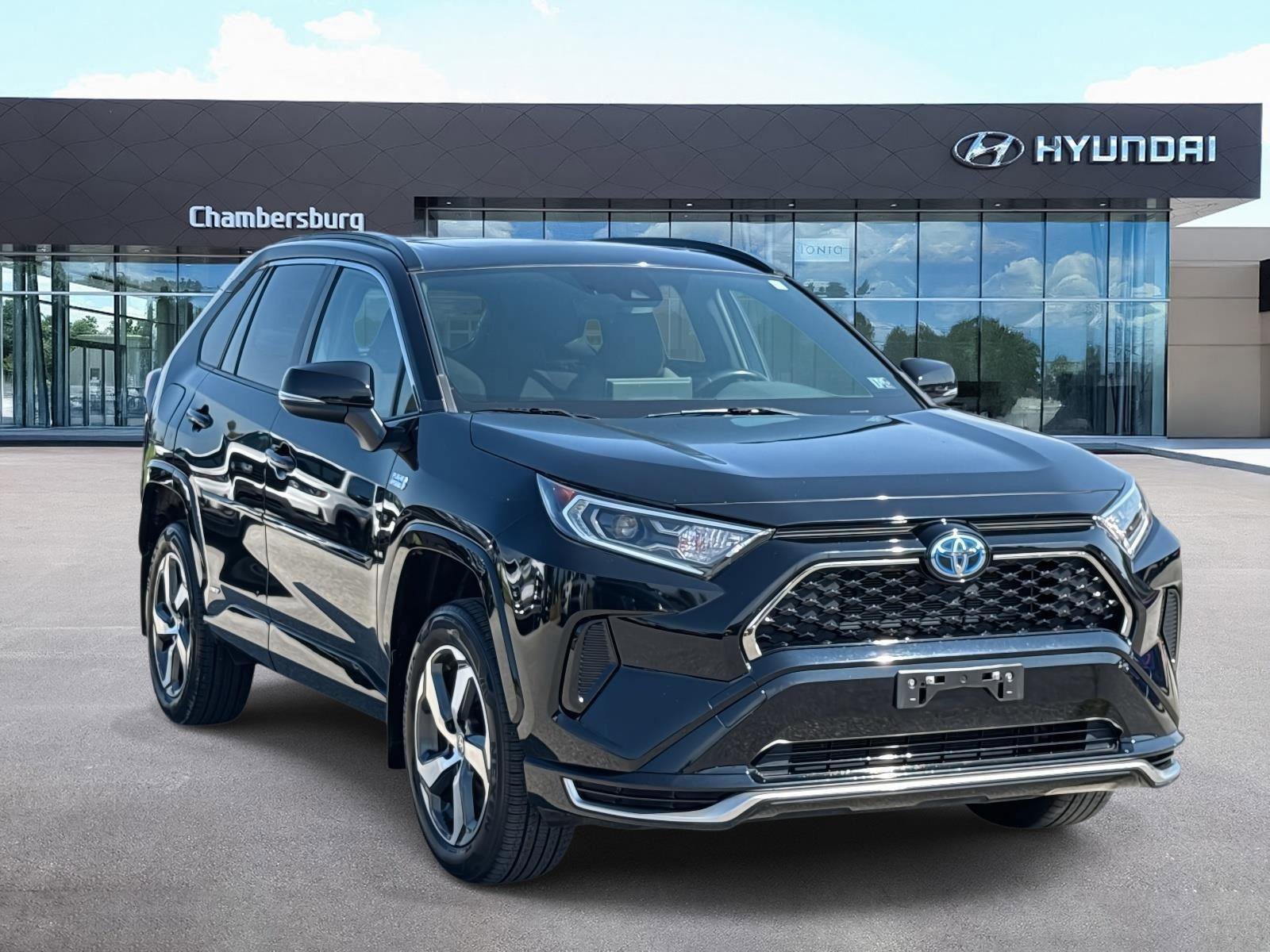 Used 2021 Toyota RAV4 SE image 1