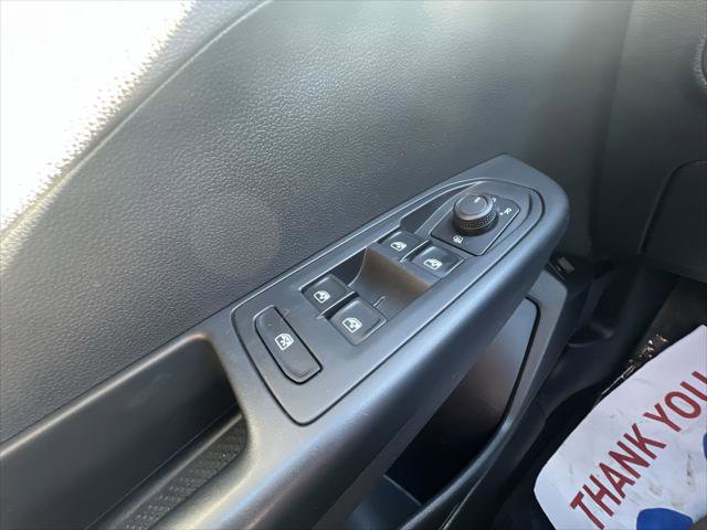 Certified 2022 Volkswagen Taos SE image 13