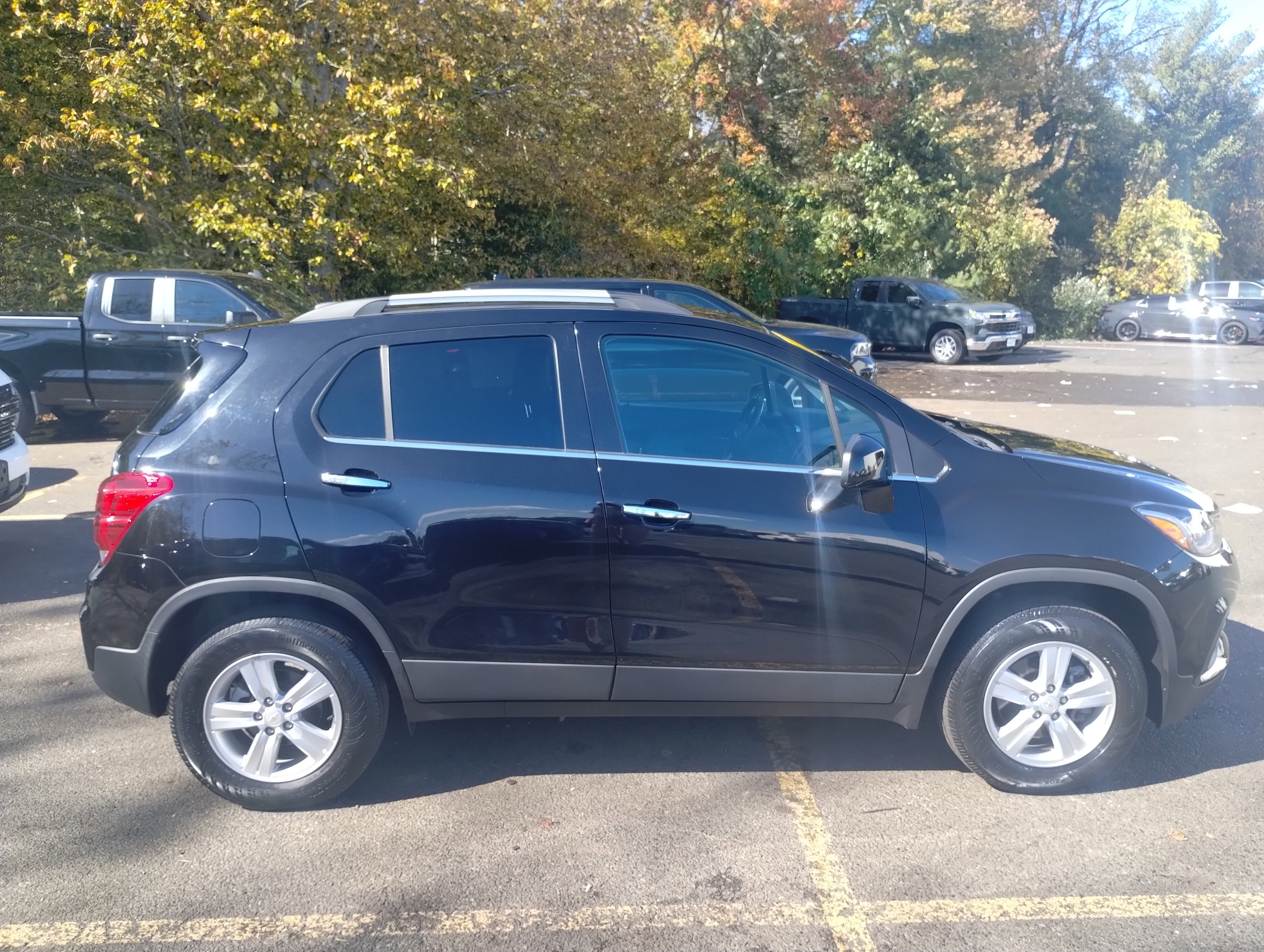 Used 2020 Chevrolet Trax LT w/ LT Convenience Package image 2