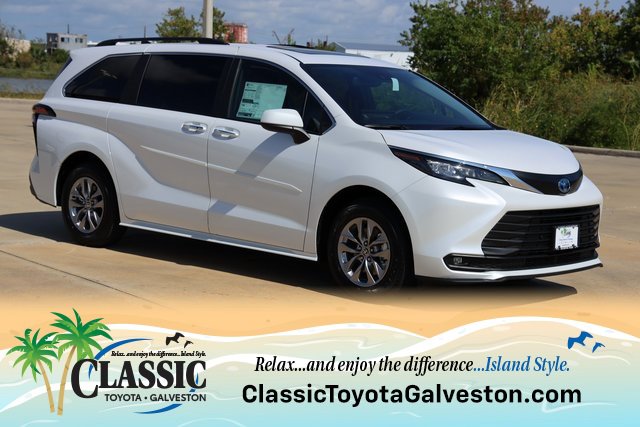 New 2025 Toyota Sienna XLE video 1