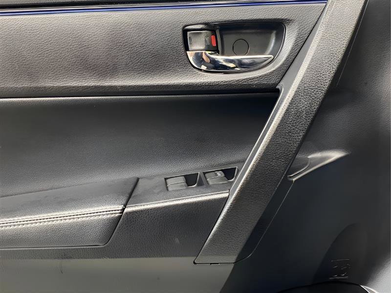 Used 2018 Toyota Corolla SE w/ Carpet Mat Package (TMS) FWD image 14