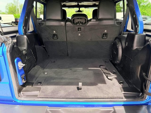 Certified 2022 Jeep Wrangler Unlimited Rubicon w/ Cold Weather Group AWD/4WD image 13
