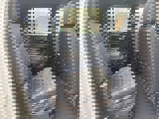 Used 2022 Chevrolet Suburban LT w/ LT Signature Plus Package image 33