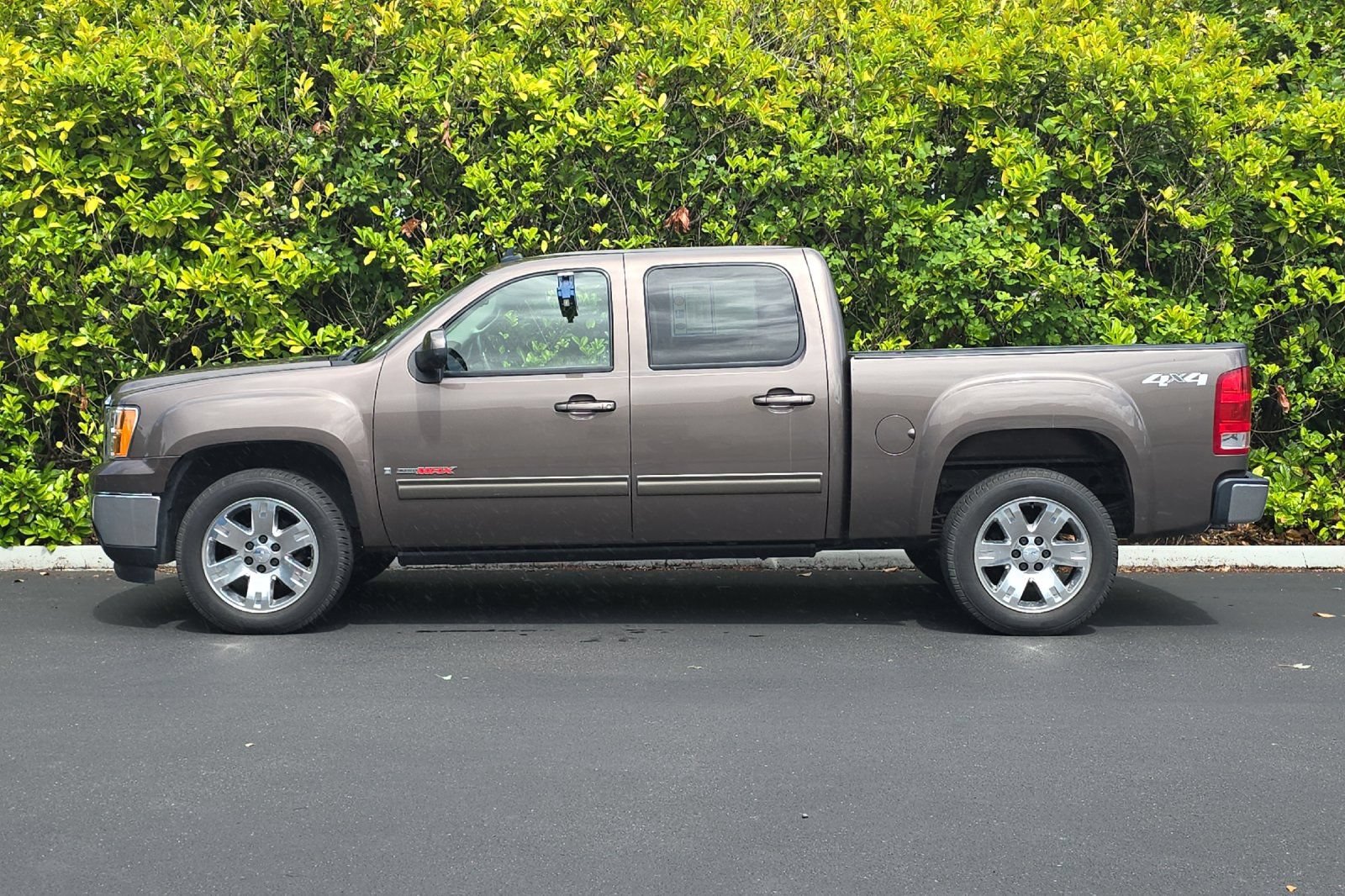 Used 2007 GMC Sierra 1500 SLT w/ Entertainment Package AWD/4WD image 7