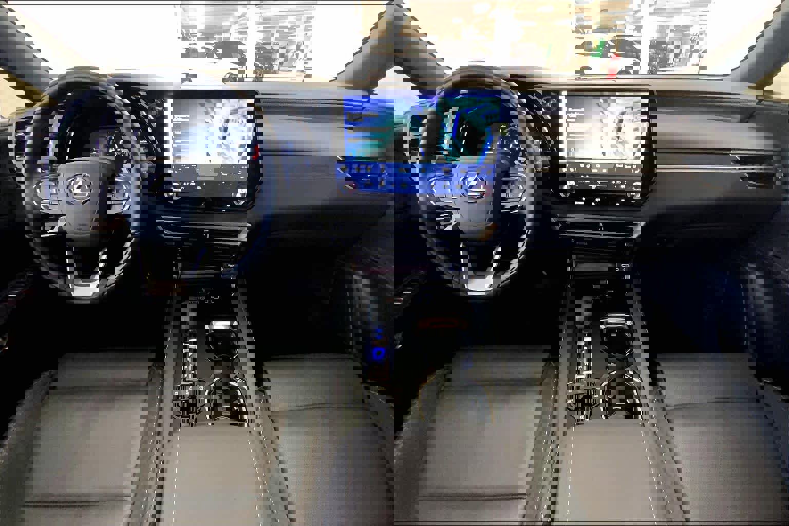 Used 2025 Lexus RX 350 Luxury w/ Convenience Package image 16