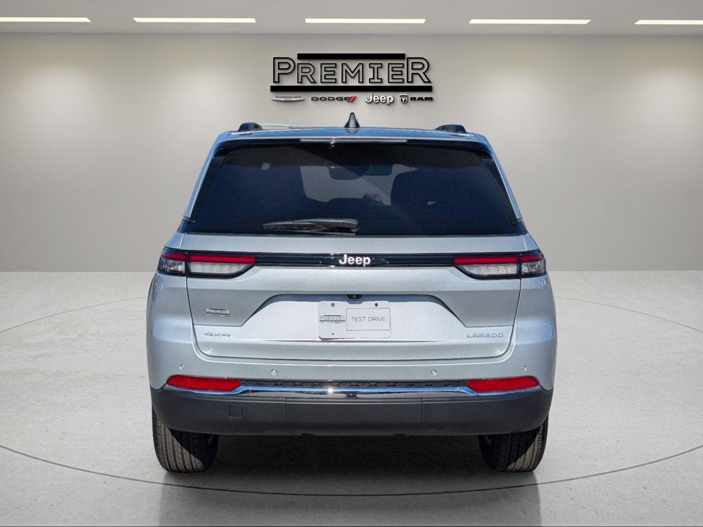 New 2024 Jeep Grand Cherokee Laredo X w/ Luxury Tech Group I image 7