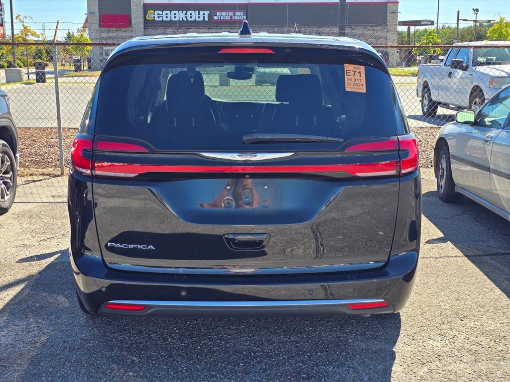 Used 2024 Chrysler Pacifica Touring-L FWD image 12