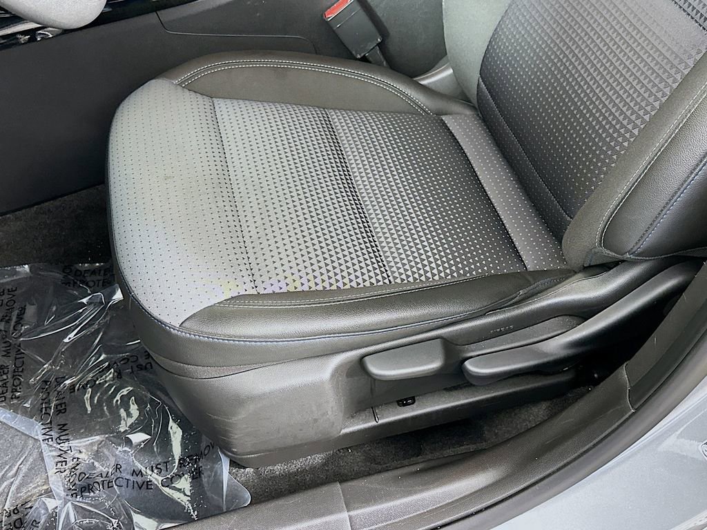 Used 2025 Chevrolet Trax LT image 25