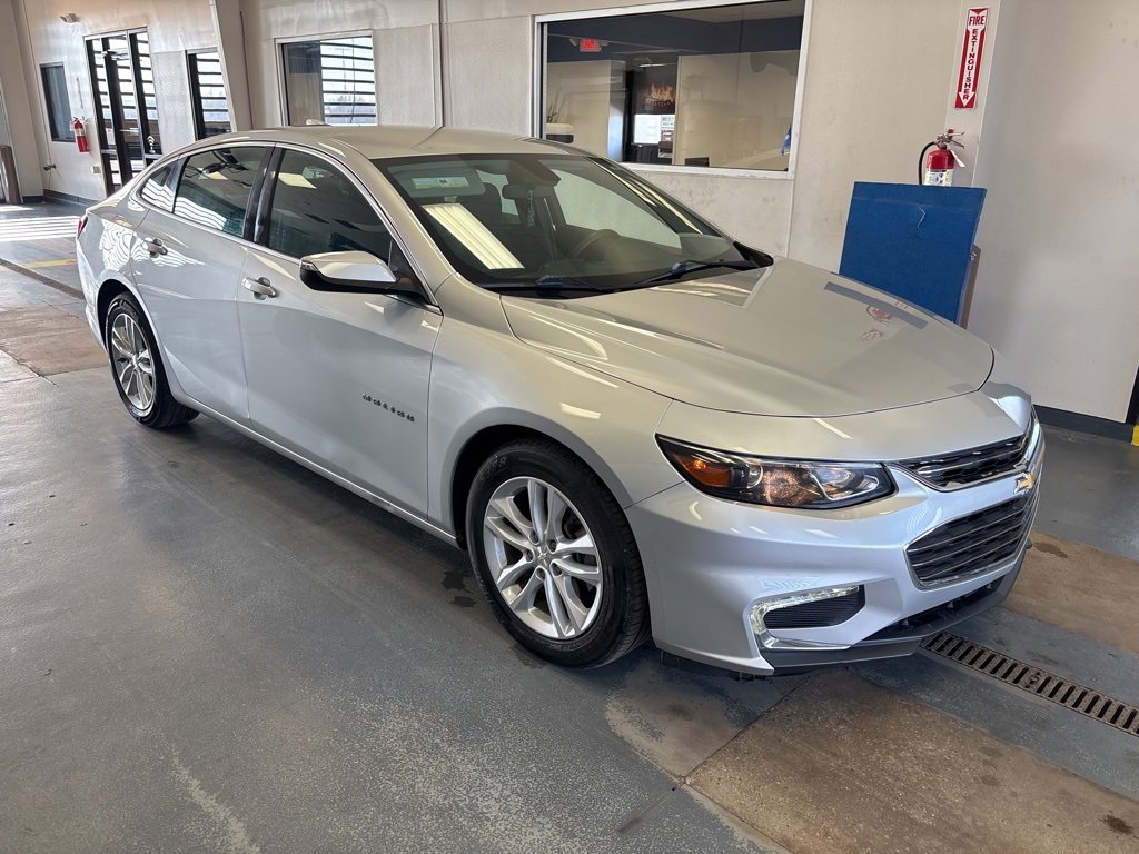 Used 2017 Chevrolet Malibu LT image 1