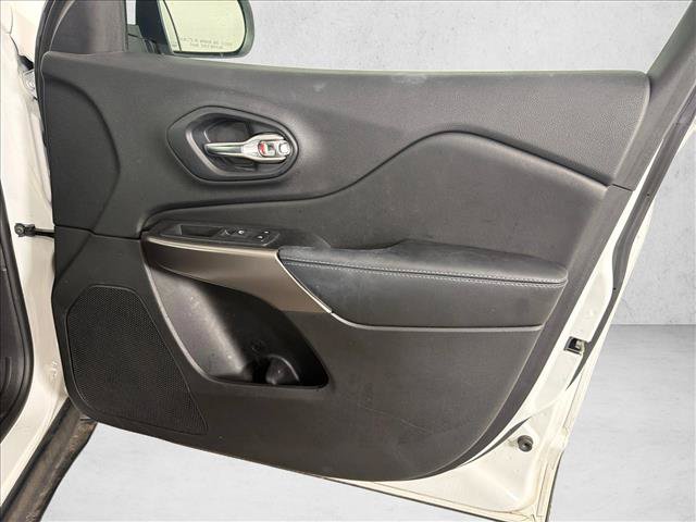 Used 2019 Jeep Cherokee Latitude w/ Popular Appearance Group FWD image 14