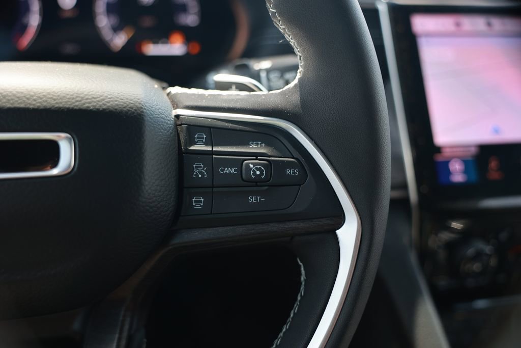 New 2025 Jeep Grand Cherokee Limited w/ Black Appearance Package image 19