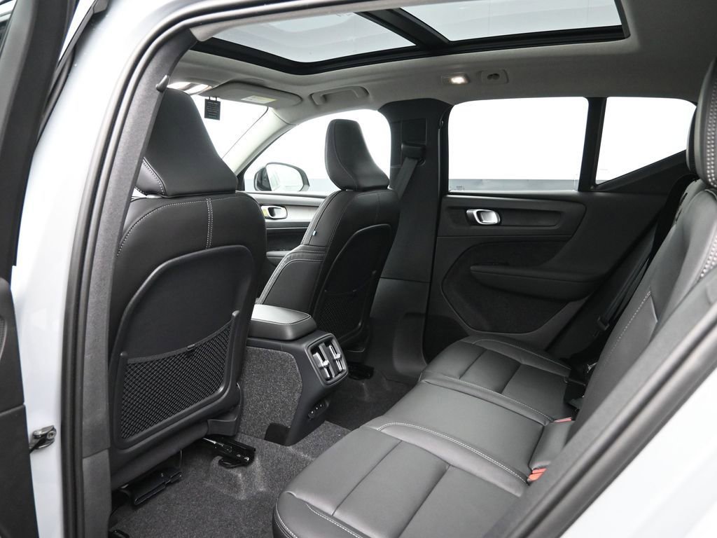 New 2025 Volvo XC40 B5 Ultra w/ Climate Package AWD/4WD image 25