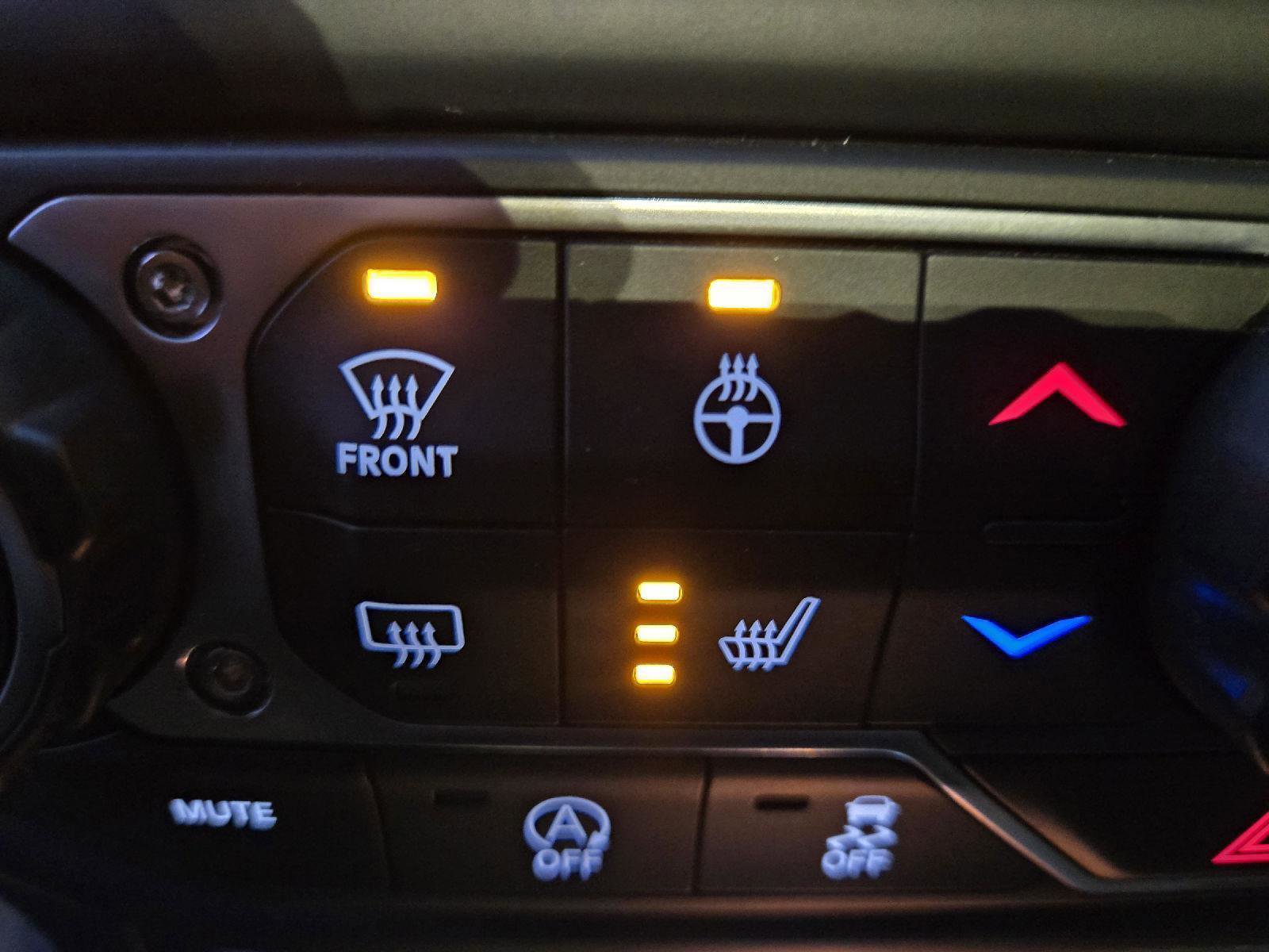 Used 2019 Jeep Wrangler Unlimited Sahara image 38