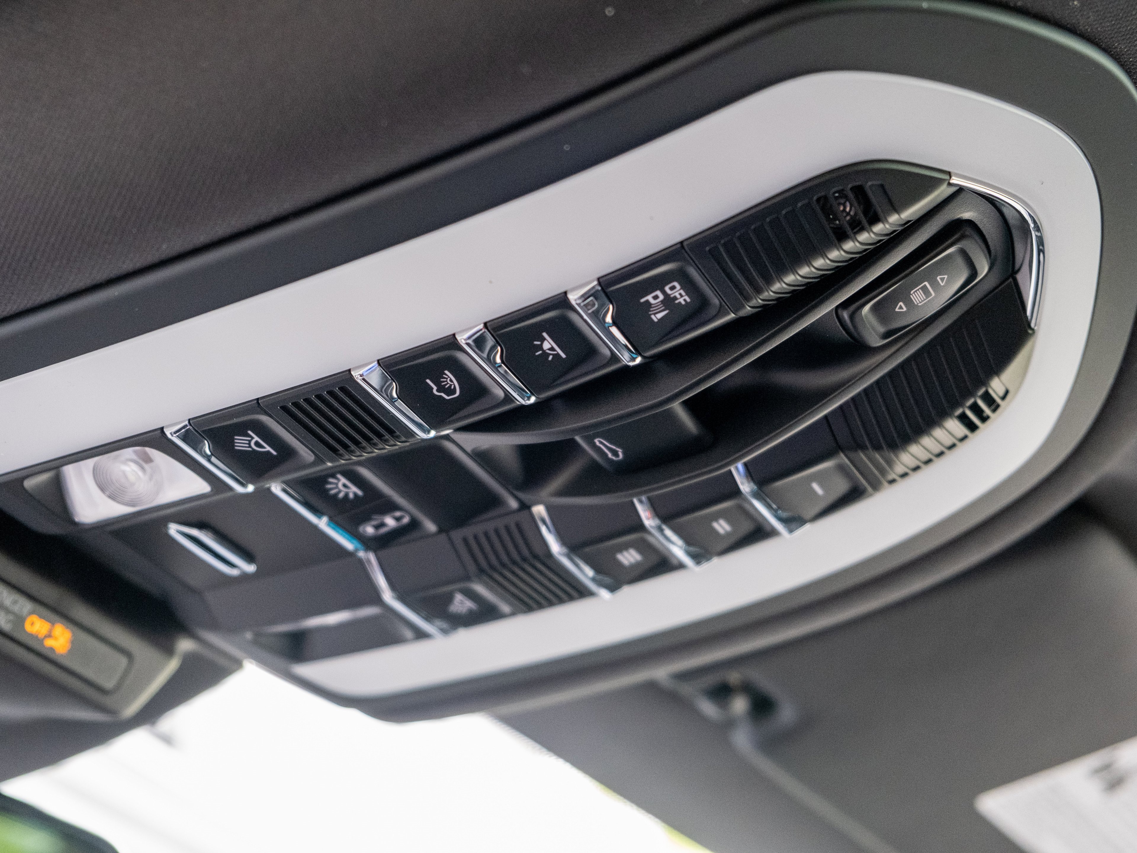 Certified 2025 Porsche Macan image 30