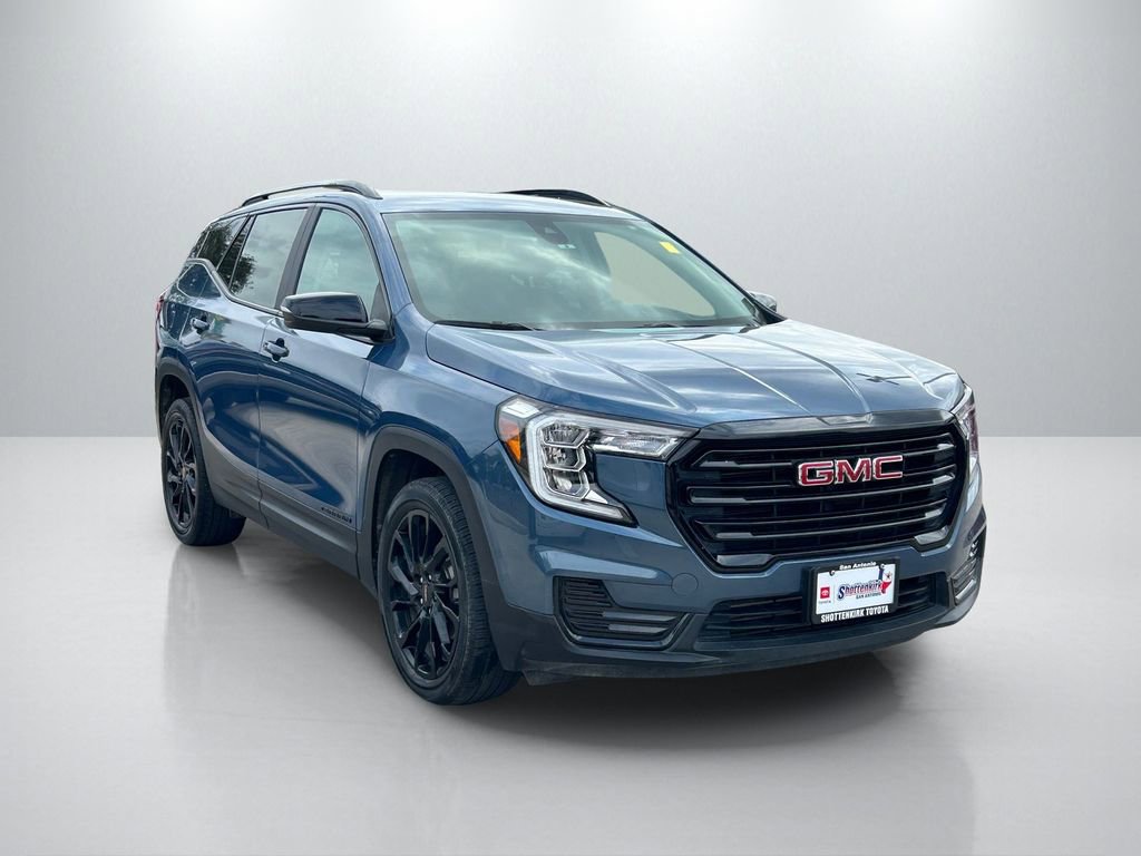 Used 2024 GMC Terrain SLE w/ Driver Convenience Package image 3