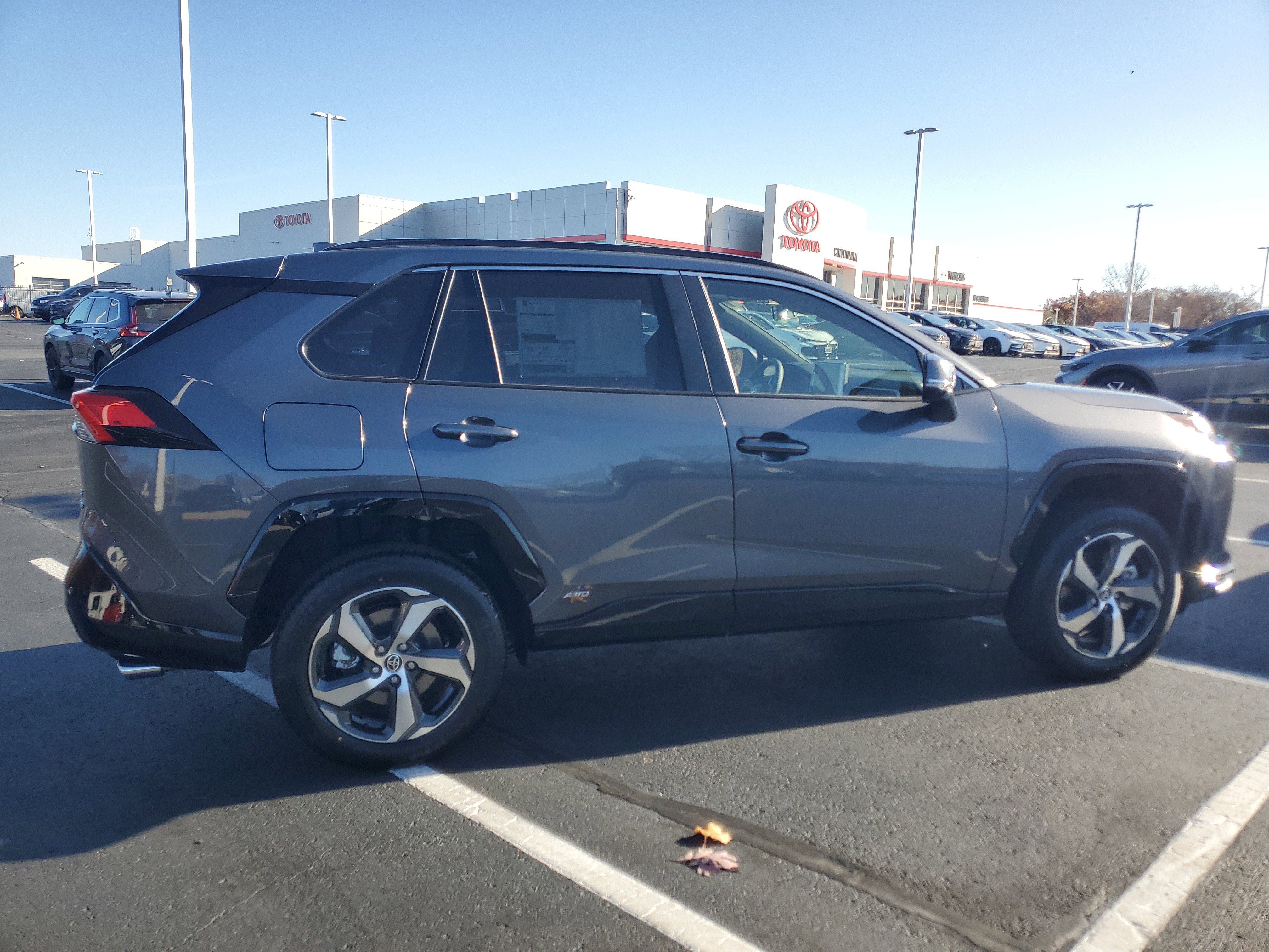 New 2025 Toyota RAV4 SE image 5