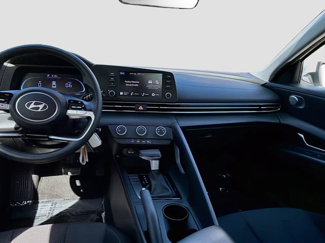 Certified 2024 Hyundai Elantra SE FWD image 22