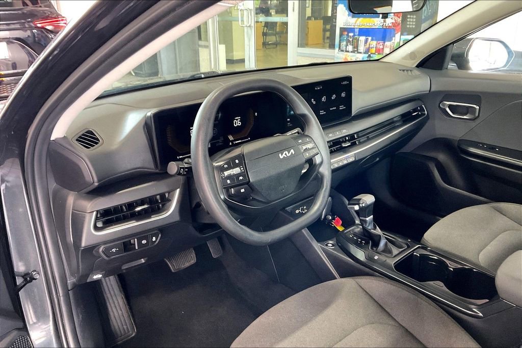 Used 2025 Kia K4 LXS FWD image 4