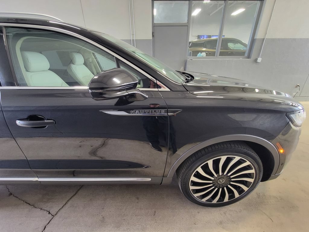 Used 2022 Lincoln Nautilus Black Label w/ Class II Trailer Tow Package AWD/4WD image 7