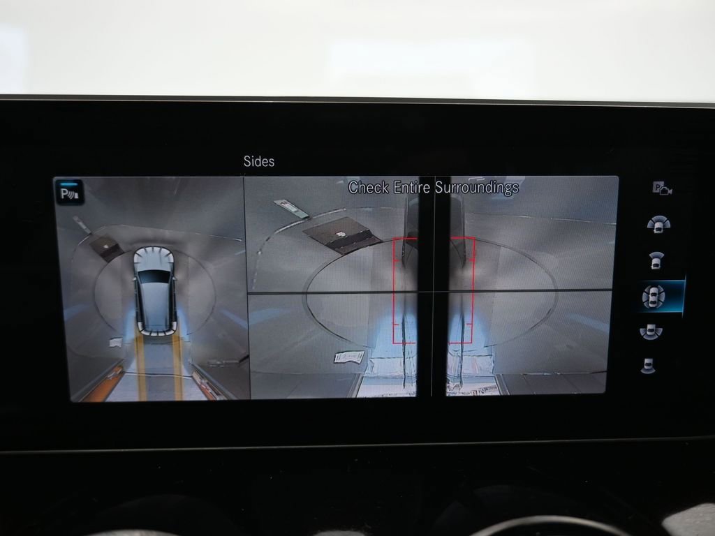 Used 2021 Mercedes-Benz GLB 250 4MATIC w/ Premium Package image 23