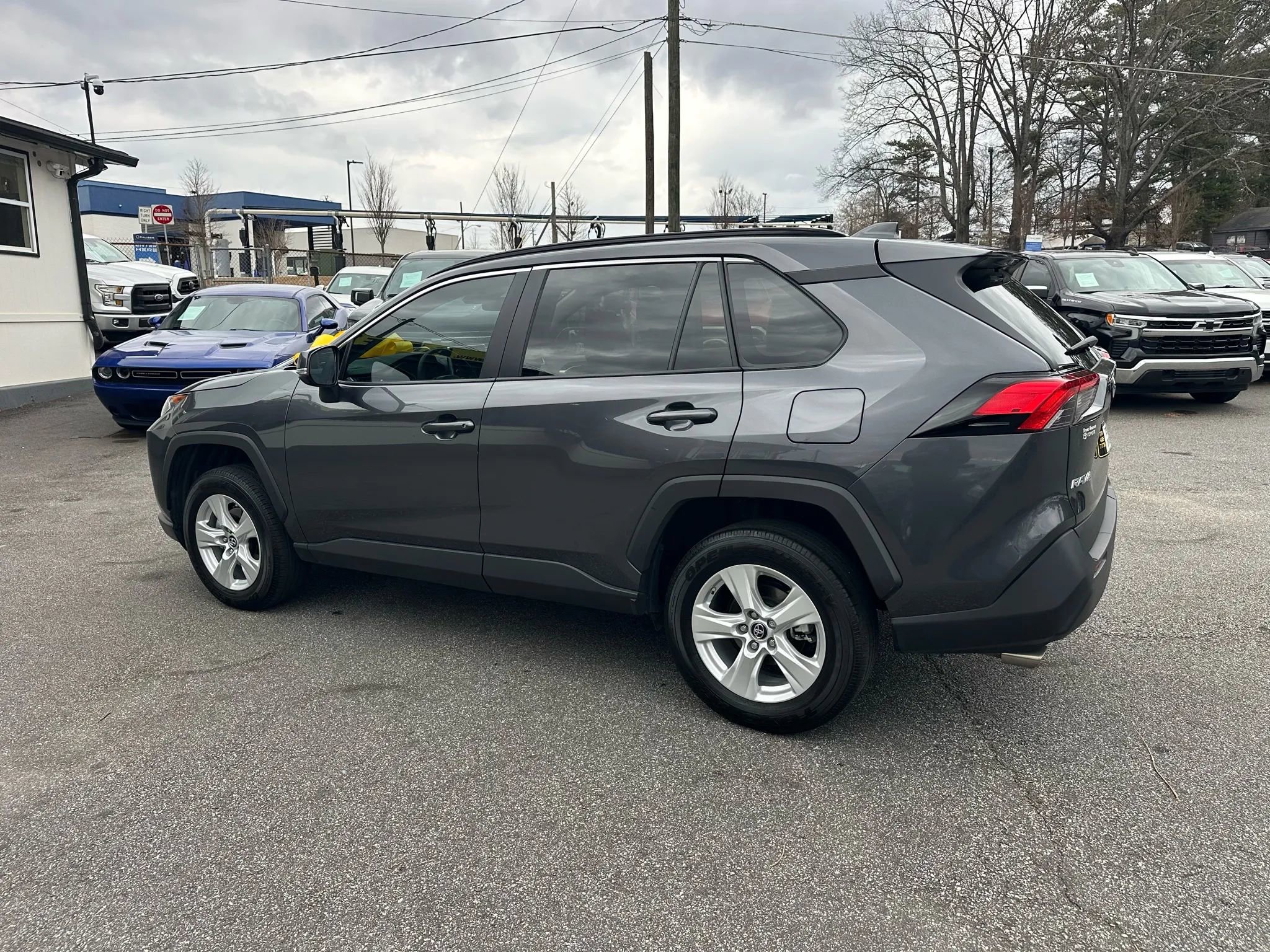 Used 2019 Toyota RAV4 XLE w/ Convenience Package image 5